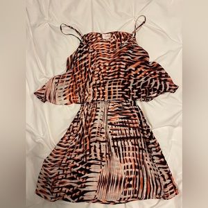 Parker - XS short summer flowy dress; open back cut out